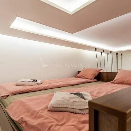 Apartment Unique Style Loft - Pink Flamingo *