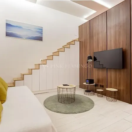 Apartment Unique Style Loft - Pink Flamingo *